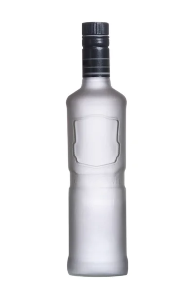 Garrafa gelada de vodka isolada sobre fundo branco — Fotografia de Stock