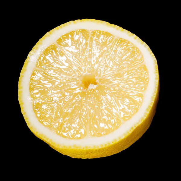 Nahaufnahme einer geschnittenen Zitrone über Schwarz — Stockfoto