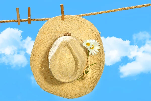Straw hat on clothesline — Stock Photo, Image