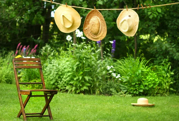 Straw hats on an old clothesline — Stock Photo, Image