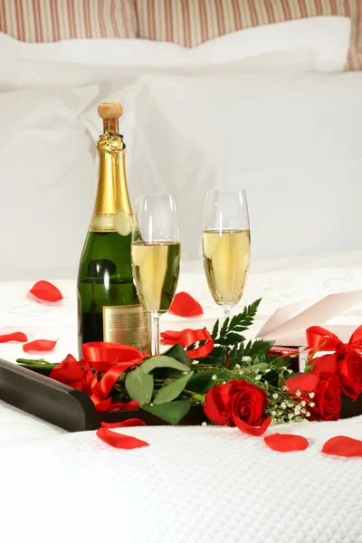 Şampanya ile romantik akşam — Stok fotoğraf