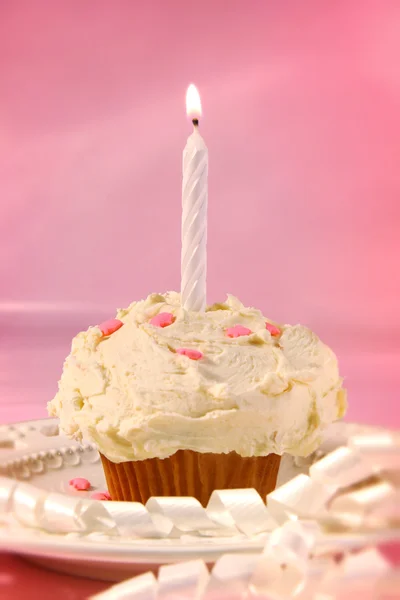 Pequeno cupcake com vela — Fotografia de Stock