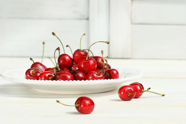 Cherries on a white plate — Stock Photo, Image