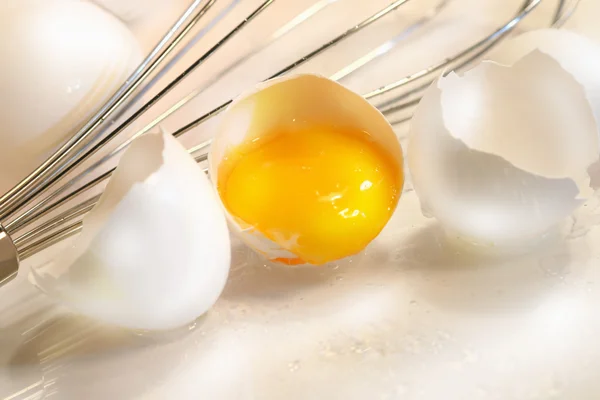 Törött tojás sárgájával — Stock Fotó