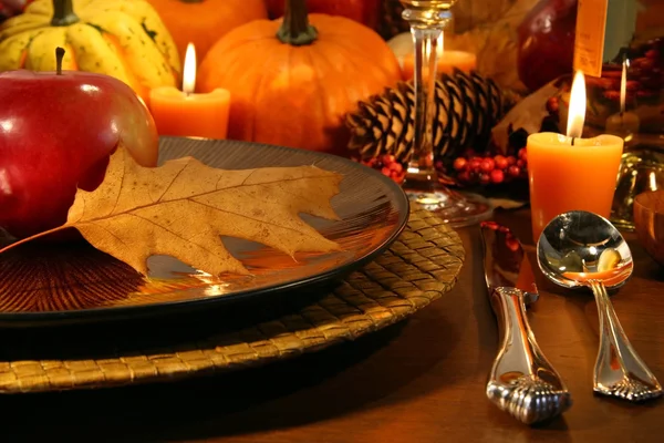 Ajuste de lugar de detalle para una mesa de Acción de Gracias —  Fotos de Stock
