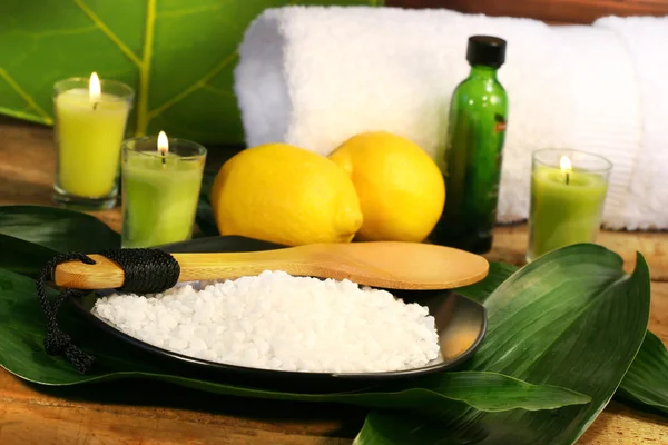 Sea salt, citroner och bladen spa — Stockfoto