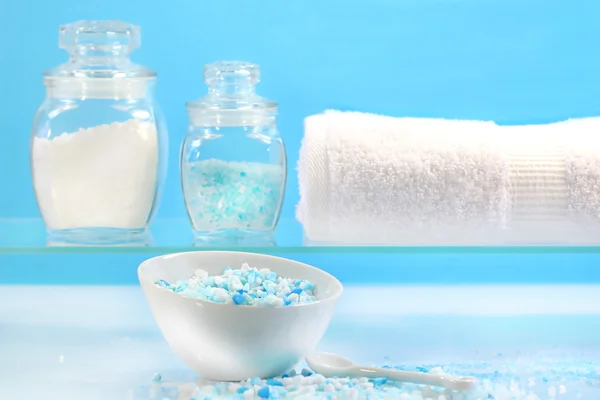 Koupelové soli s ručníkem — Stock fotografie
