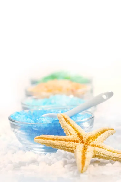 Barevné mořská sůl a hvězdice — Stock fotografie