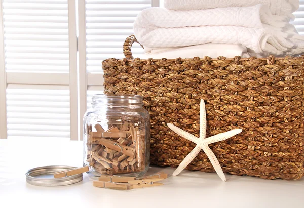 Closeup of laundry basket with fine linens — Stock Photo, Image