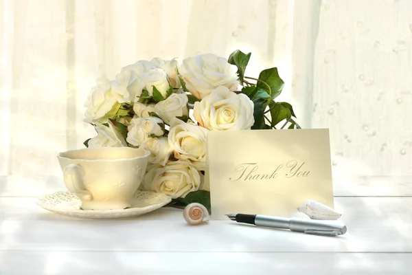 Writing thank you card with pen — Stock Photo, Image