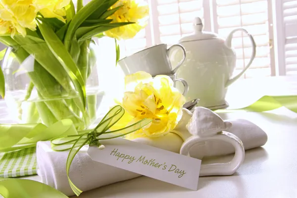 Cartão de presente para o dia da mãe com flores — Fotografia de Stock