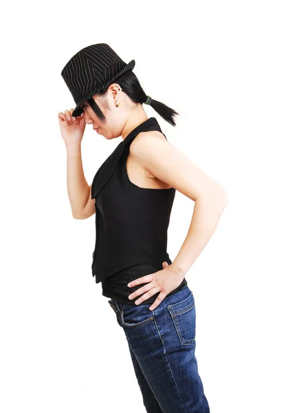 Ung asiatisk flicka med hatt. — Stockfoto