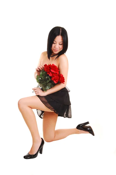 Chinese girl kneeling in black dress. — Stock Photo, Image