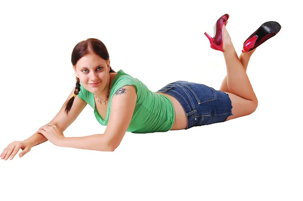 Pretty girl in shorts lying on the floor. — Stock Photo, Image