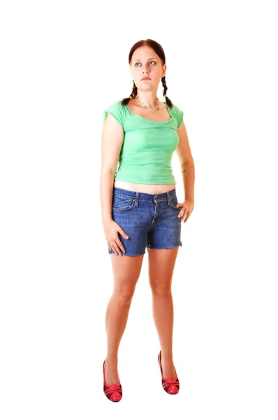 Pretty girl in jeans shorts. — Stock Photo, Image