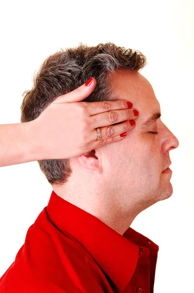 Massagem para dor de cabeça . — Fotografia de Stock