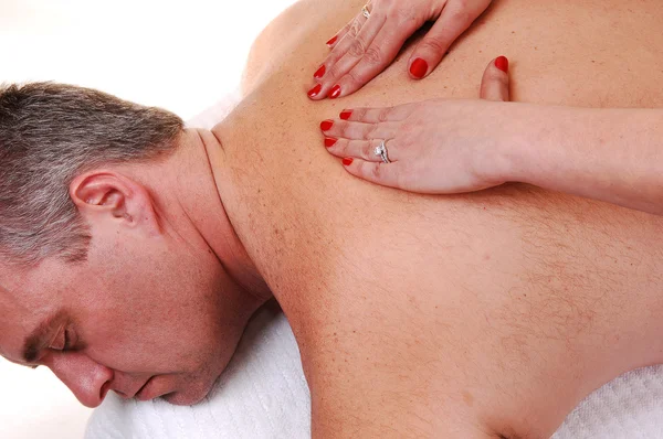 Homme obtenir retour massage. — Photo