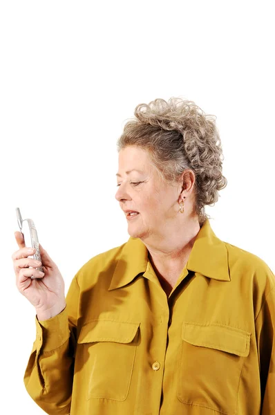 Starší žena na mobilní telefon. — Stock fotografie
