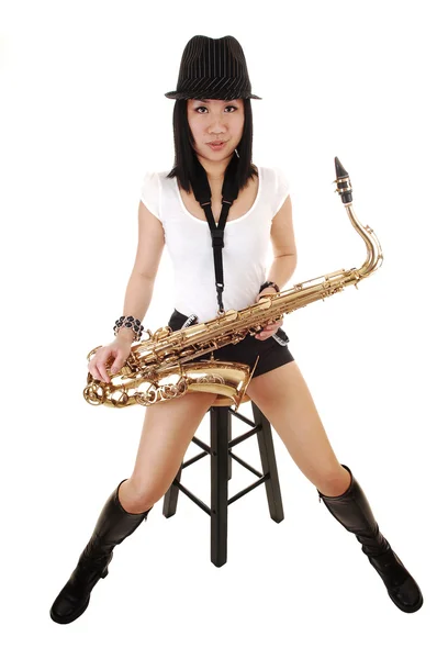 A saxophonist sitting. — Stock Photo, Image