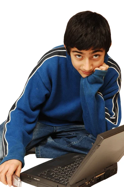 Pojke whit dator. — Stockfoto