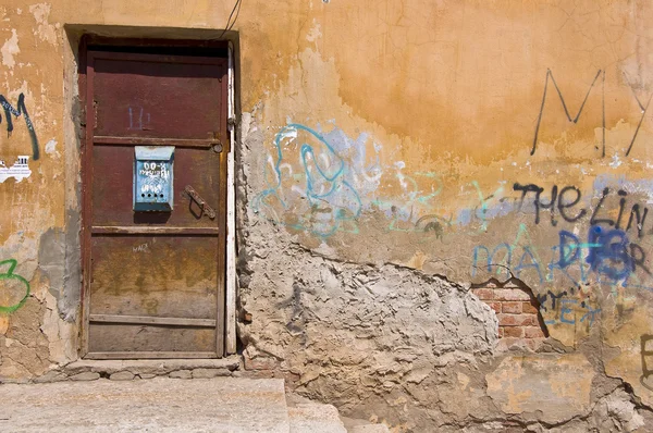 Oude deur en mailbox. — Stockfoto