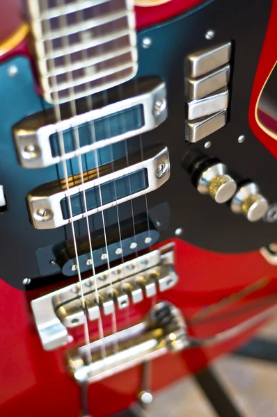 Červená elektrická kytara — Stock fotografie