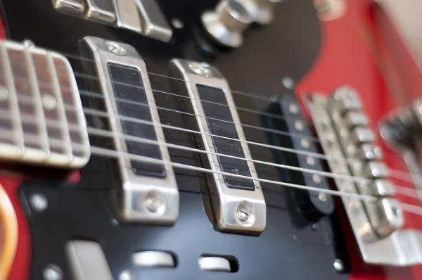 Guitarra elétrica vermelha — Fotografia de Stock