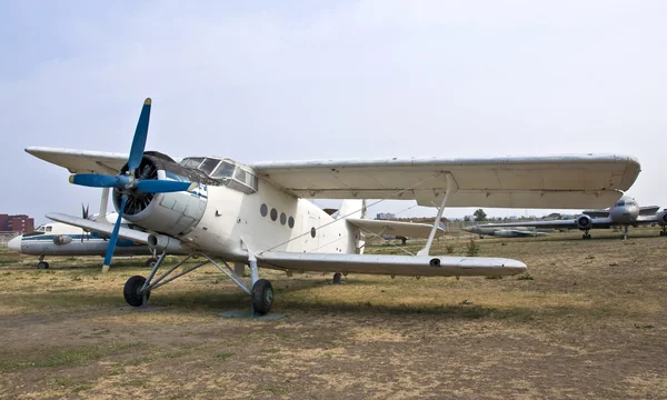 旧的双翼飞机 — 图库照片