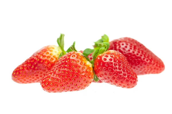 Saftiga jordgubbar isolerad på vit — Stockfoto