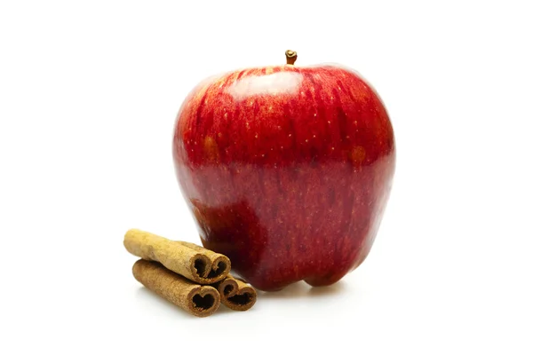 Apfel und Zimt, isoliert auf weiß — Stockfoto