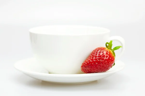 White cup and strawberries isolated on white — Stock Photo, Image