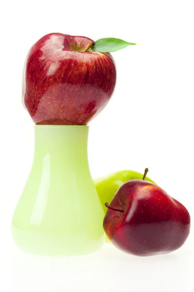 Äpfel in der Vase — Stockfoto