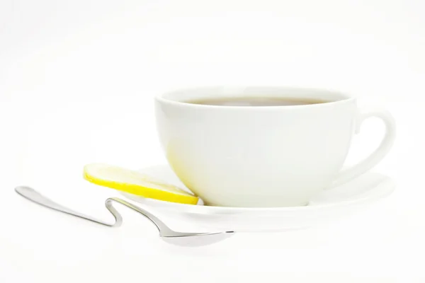 Cup en citroen geïsoleerd op wit — Stockfoto
