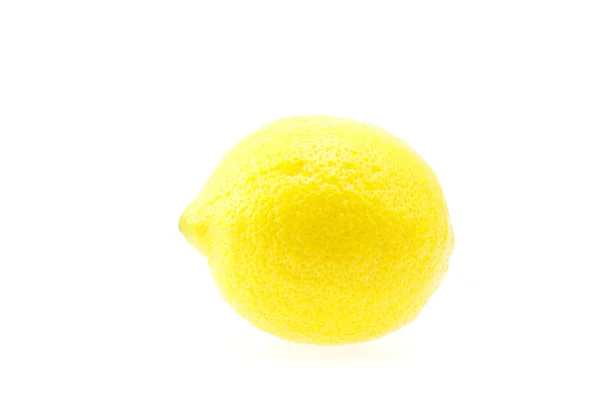 Лимон изолирован на белом — стоковое фото