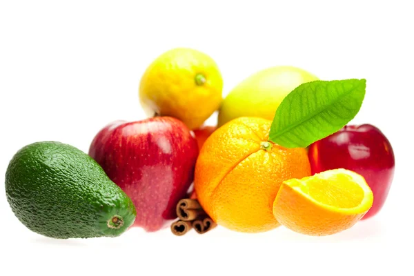 Авокадо, яблоко, апельсин, лимон и корица — стоковое фото