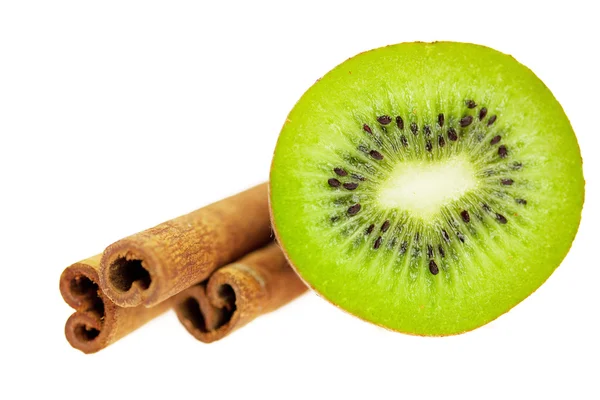 Kiwi och kanel isolerad på vit — Stockfoto