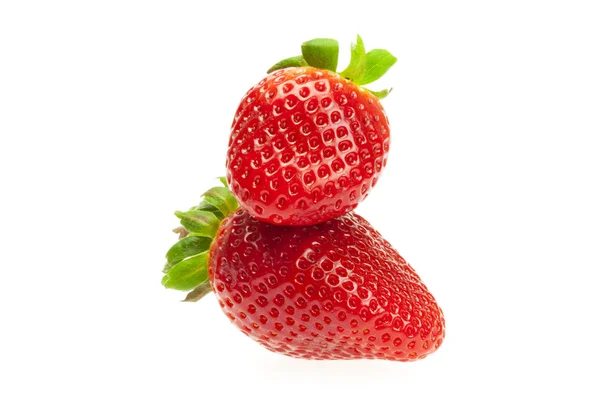 Saftige Erdbeeren isoliert auf weiß — Stockfoto
