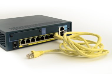 Ethernet güvenlik duvarı ve kablo