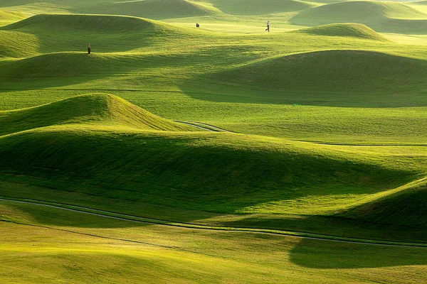 Lugar de golfe com agradável verde — Fotografia de Stock