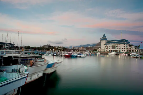 Schip hotel zee met zonsondergang — Stockfoto