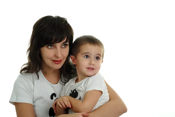 Mãe e filho no fundo branco — Fotografia de Stock