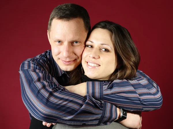 Szczęśliwa para przytulanie — Zdjęcie stockowe