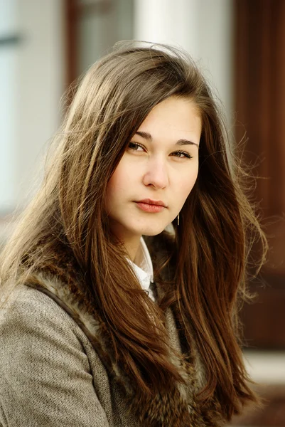 Krásné hnědé vlasy dívka portrét — Stock fotografie