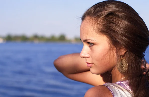 Beautiful girl profile at the river — Stock Photo, Image