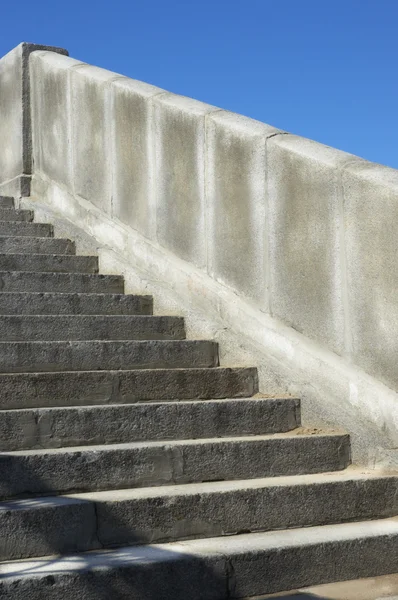 Escaleras de granito en la luz de la mañana — Foto de Stock