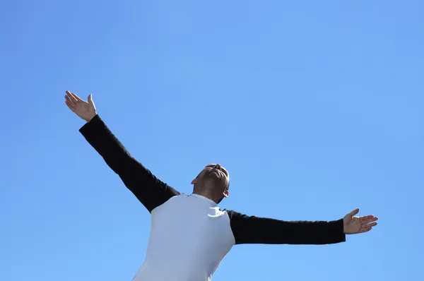 Free man on the sky background — Stock Photo, Image