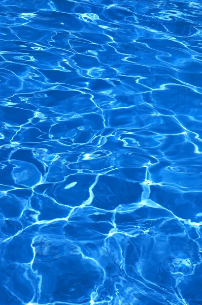 Água azul pura na piscina — Fotografia de Stock