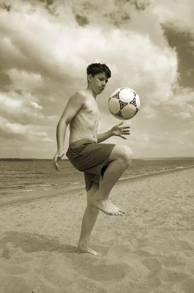 Sommer-Fußball am Strand — Stockfoto