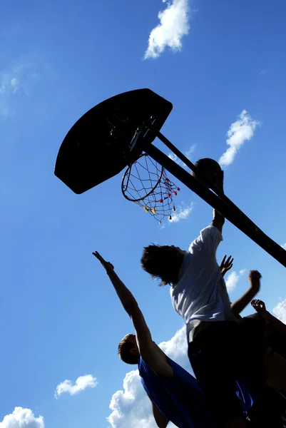 Вуличний баскетбол — стокове фото