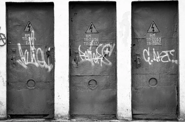 Trafo birimi üç kapı — Stok fotoğraf